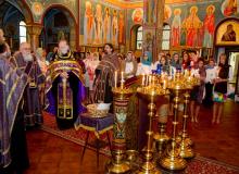 Во время молебна в соборе Св. Иоанна Предтечи 5 апреля 2011. Фото Татьяны Флойд